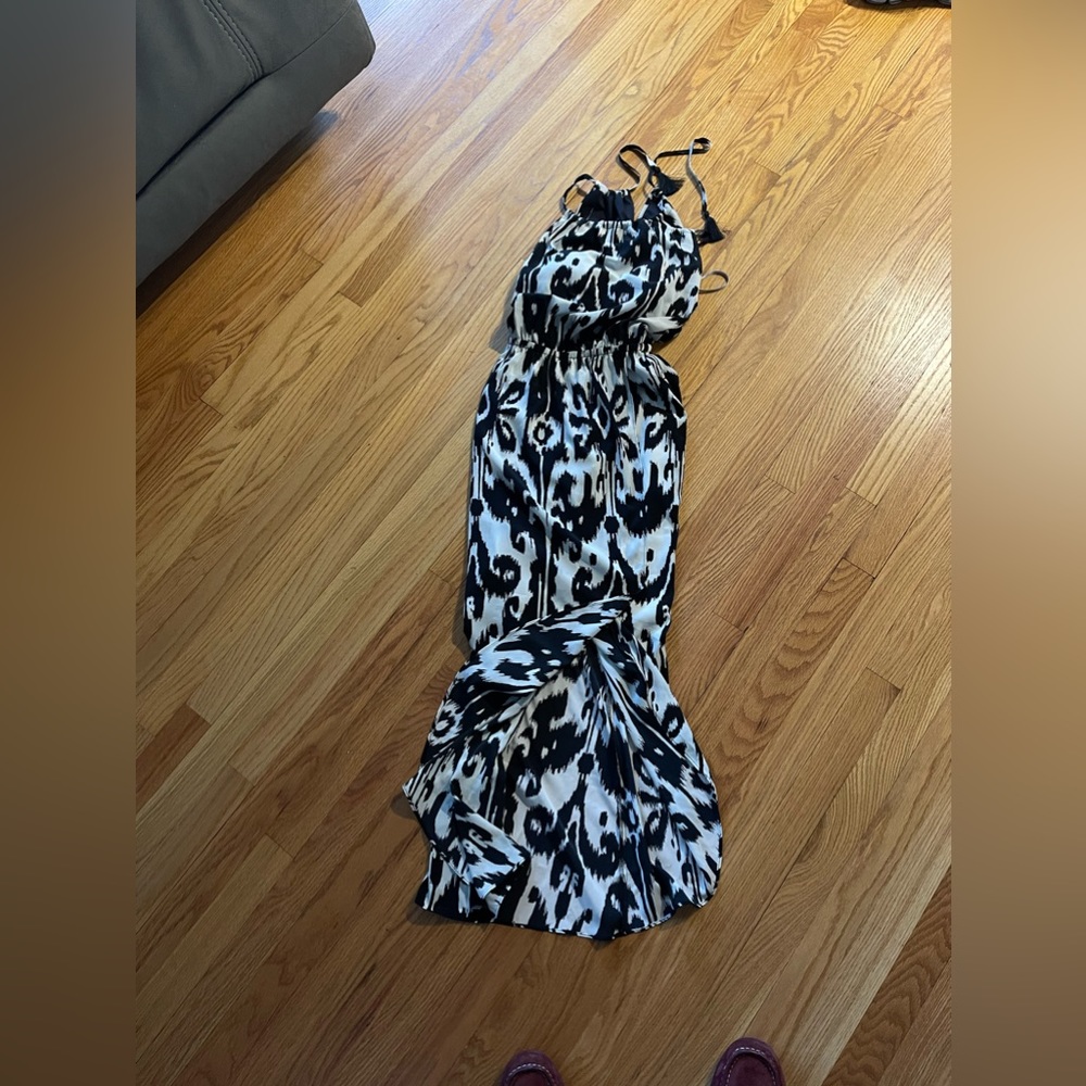Athleta black and white silky maxi dress with built in bra and liner
